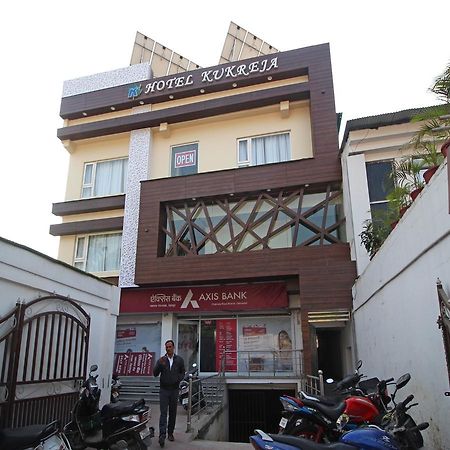 Oyo 8132 Hotel Kukreja Dehradun Dış mekan fotoğraf