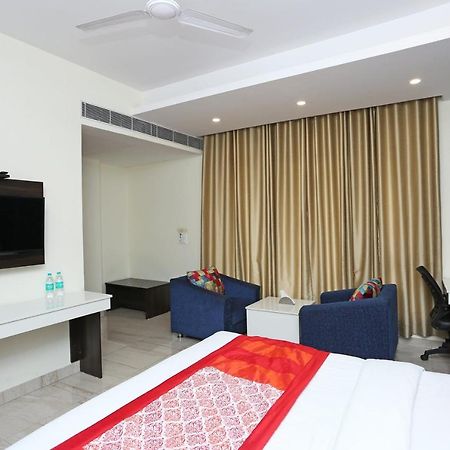Oyo 8132 Hotel Kukreja Dehradun Dış mekan fotoğraf
