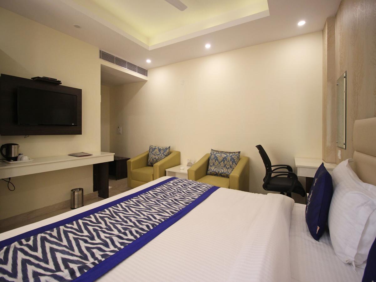 Oyo 8132 Hotel Kukreja Dehradun Dış mekan fotoğraf