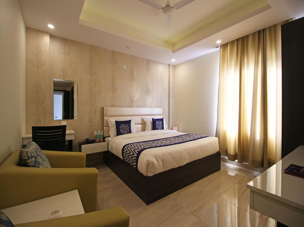 Oyo 8132 Hotel Kukreja Dehradun Dış mekan fotoğraf