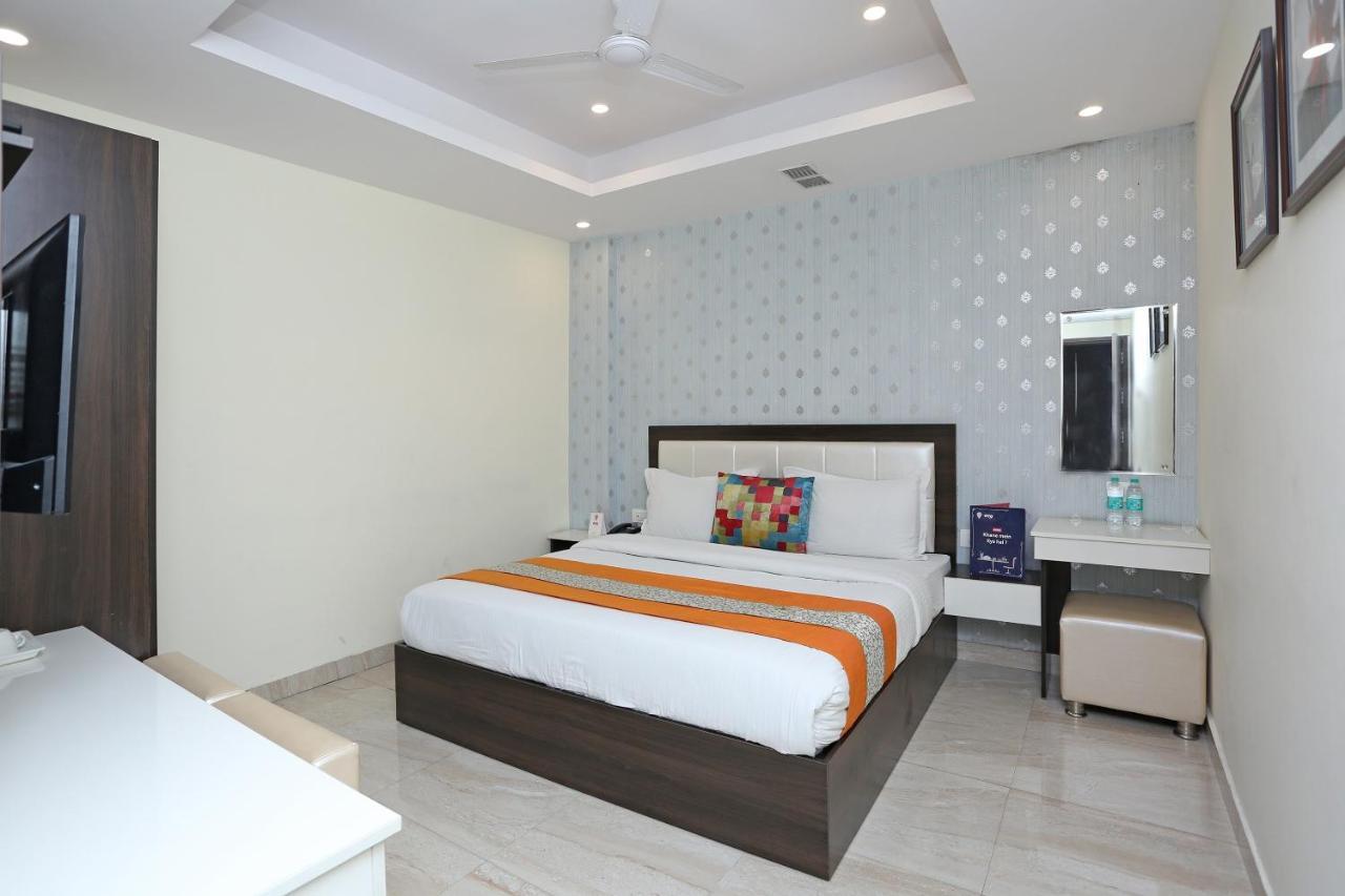 Oyo 8132 Hotel Kukreja Dehradun Dış mekan fotoğraf