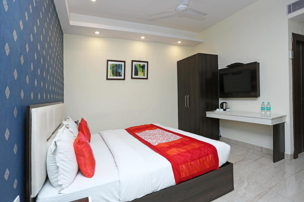 Oyo 8132 Hotel Kukreja Dehradun Dış mekan fotoğraf