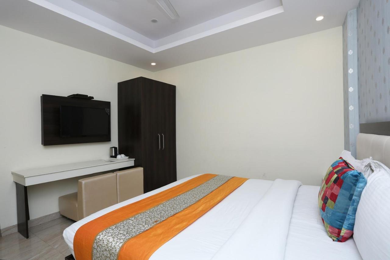 Oyo 8132 Hotel Kukreja Dehradun Dış mekan fotoğraf