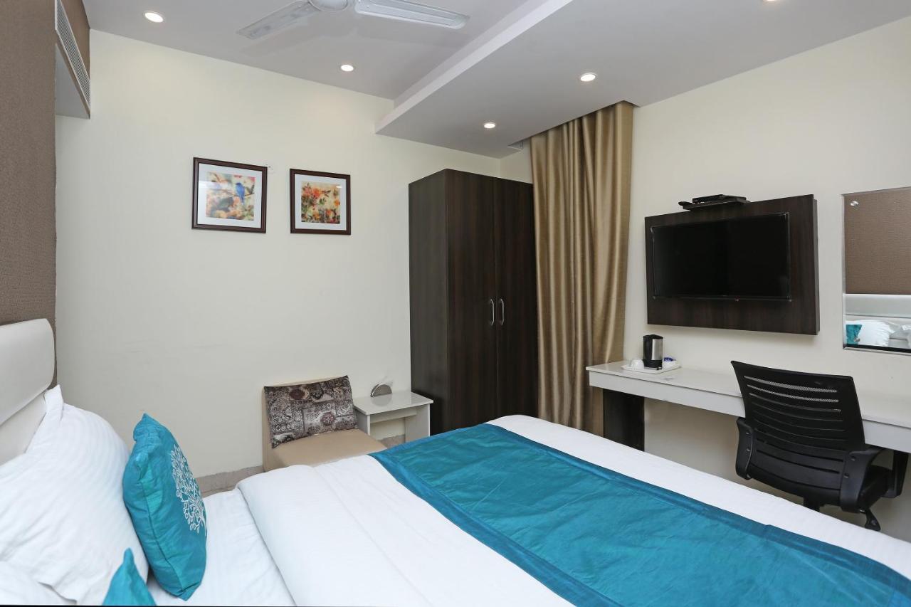 Oyo 8132 Hotel Kukreja Dehradun Dış mekan fotoğraf